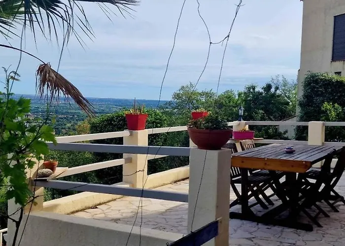 Casa de Férias Belle Maison Lila Jade Avec Superbe Vue à 180 Degrés Piscine Partagée